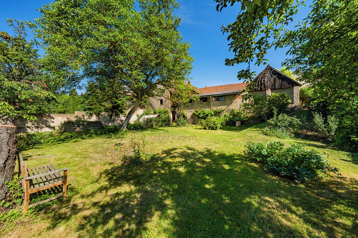 Prodej rodinného domu 400 m², pozemek 1899 m²